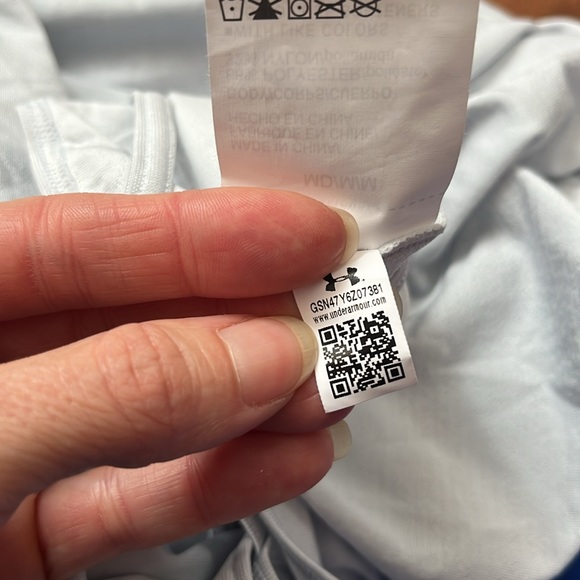 BNWOT light gray scoop neck Under Armour heat gear - Picture 14 of 14